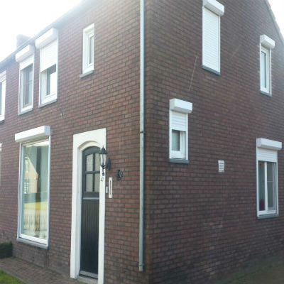 RV41 rolluiken voor de ramen van een huis